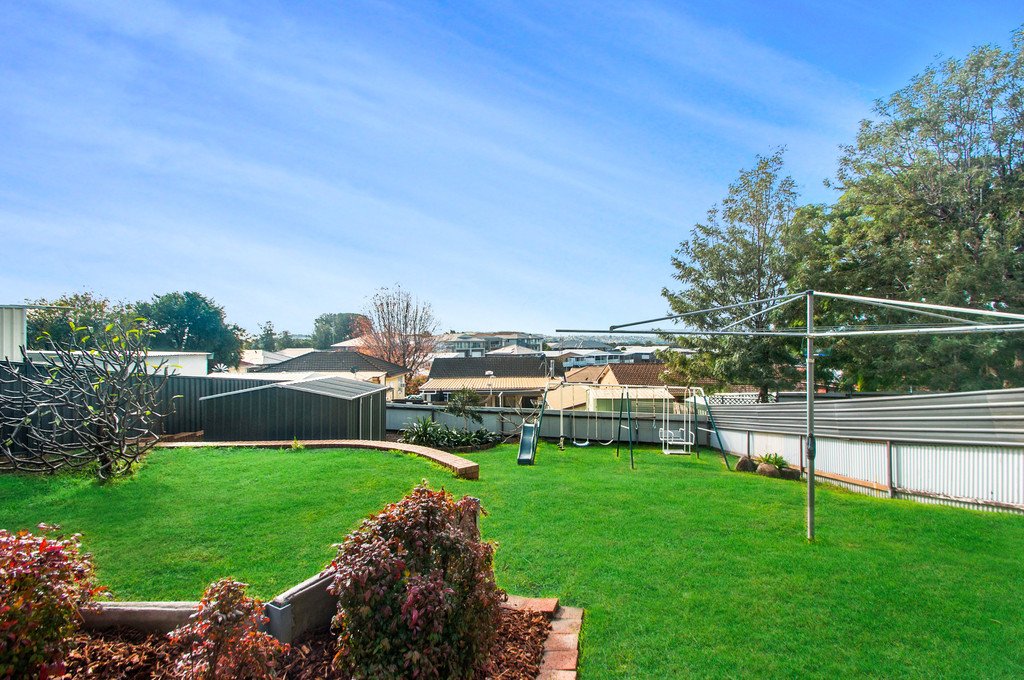 54 Edgeworth Ave  KANAHOOKA 8