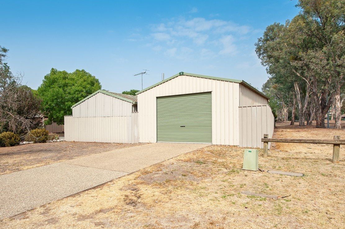 54 Feathertop Circuit THURGOONA 9