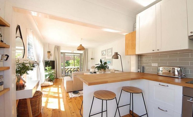 5/4 First Avenue BURLEIGH HEADS 3