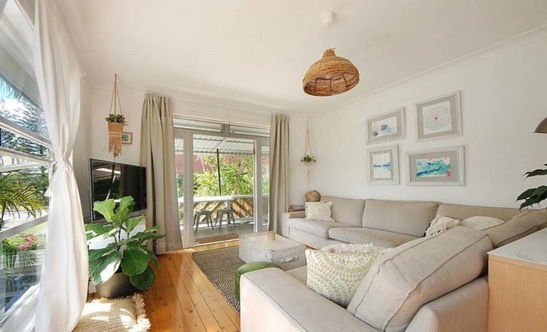 5/4 First Avenue BURLEIGH HEADS 9