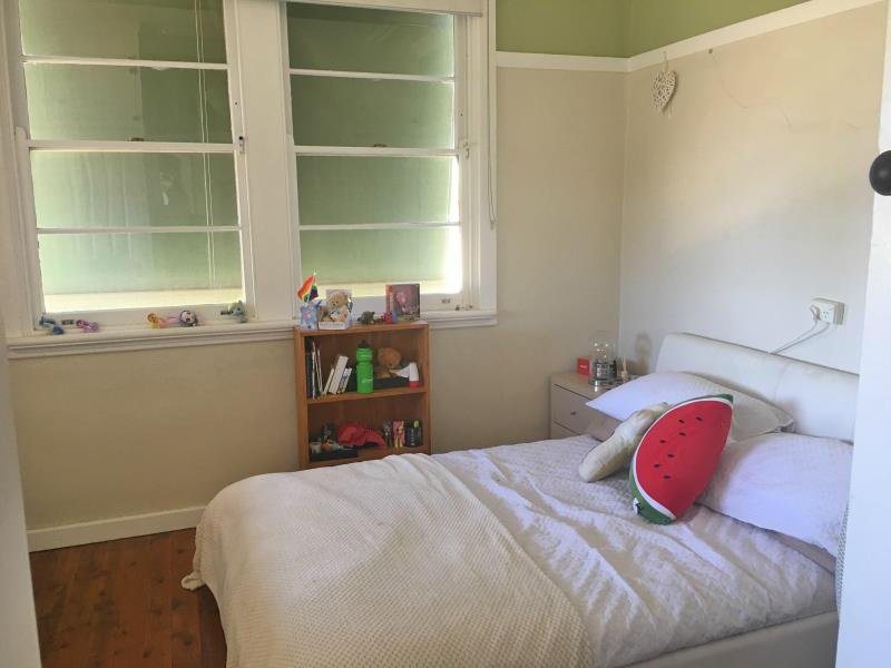 54 Graham Street LAKE ALBERT 4