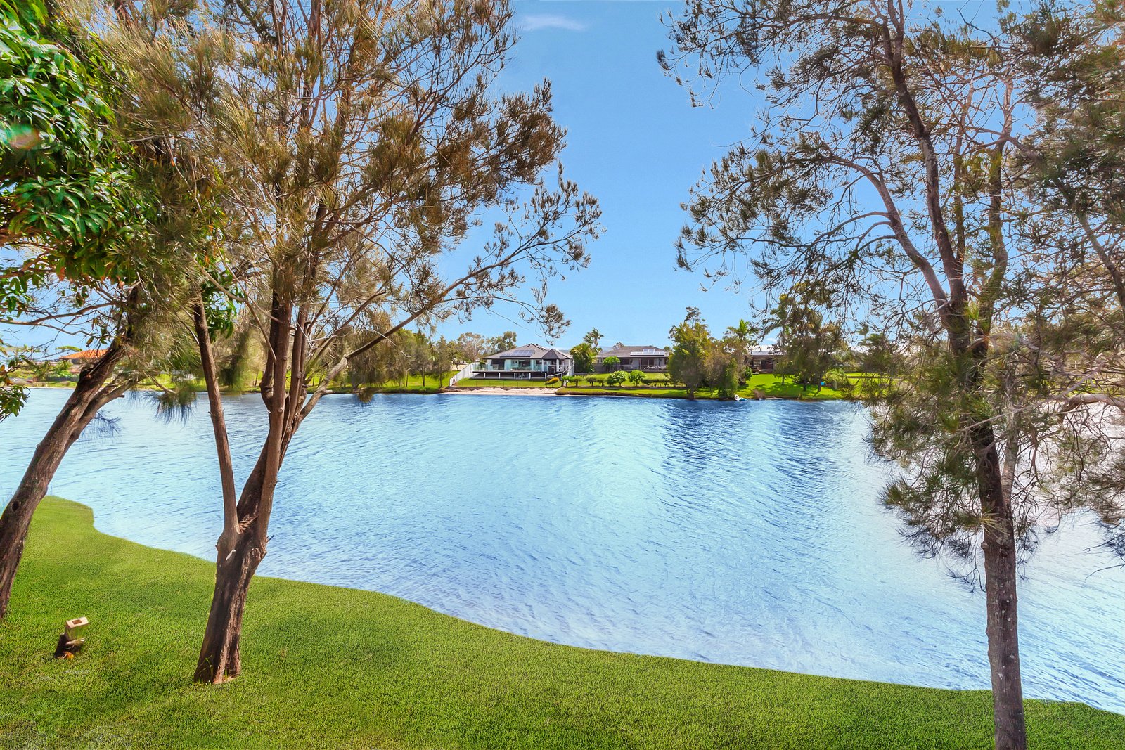 54 Jabiru Ave  BURLEIGH WATERS 1