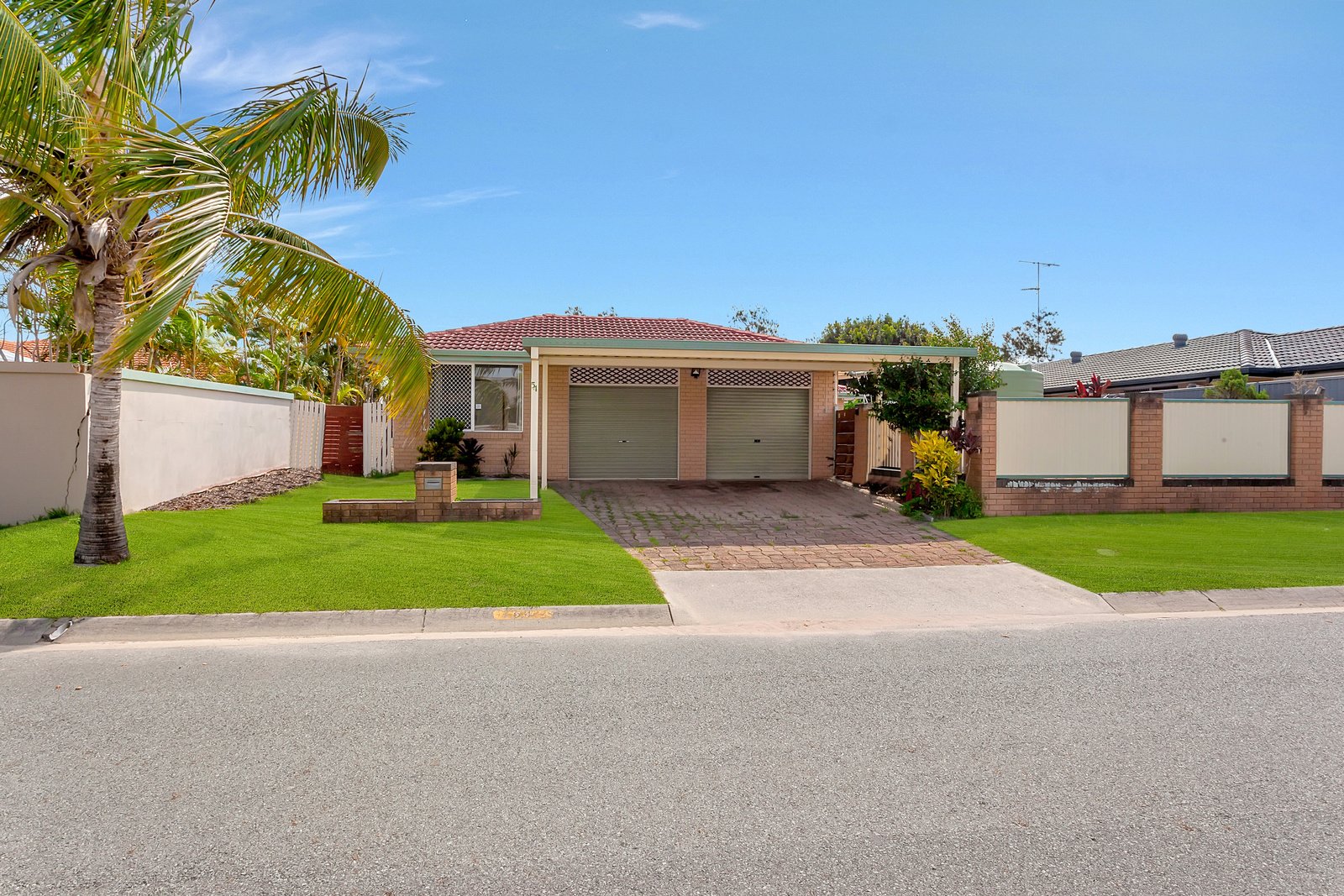 54 Jabiru Ave  BURLEIGH WATERS 2