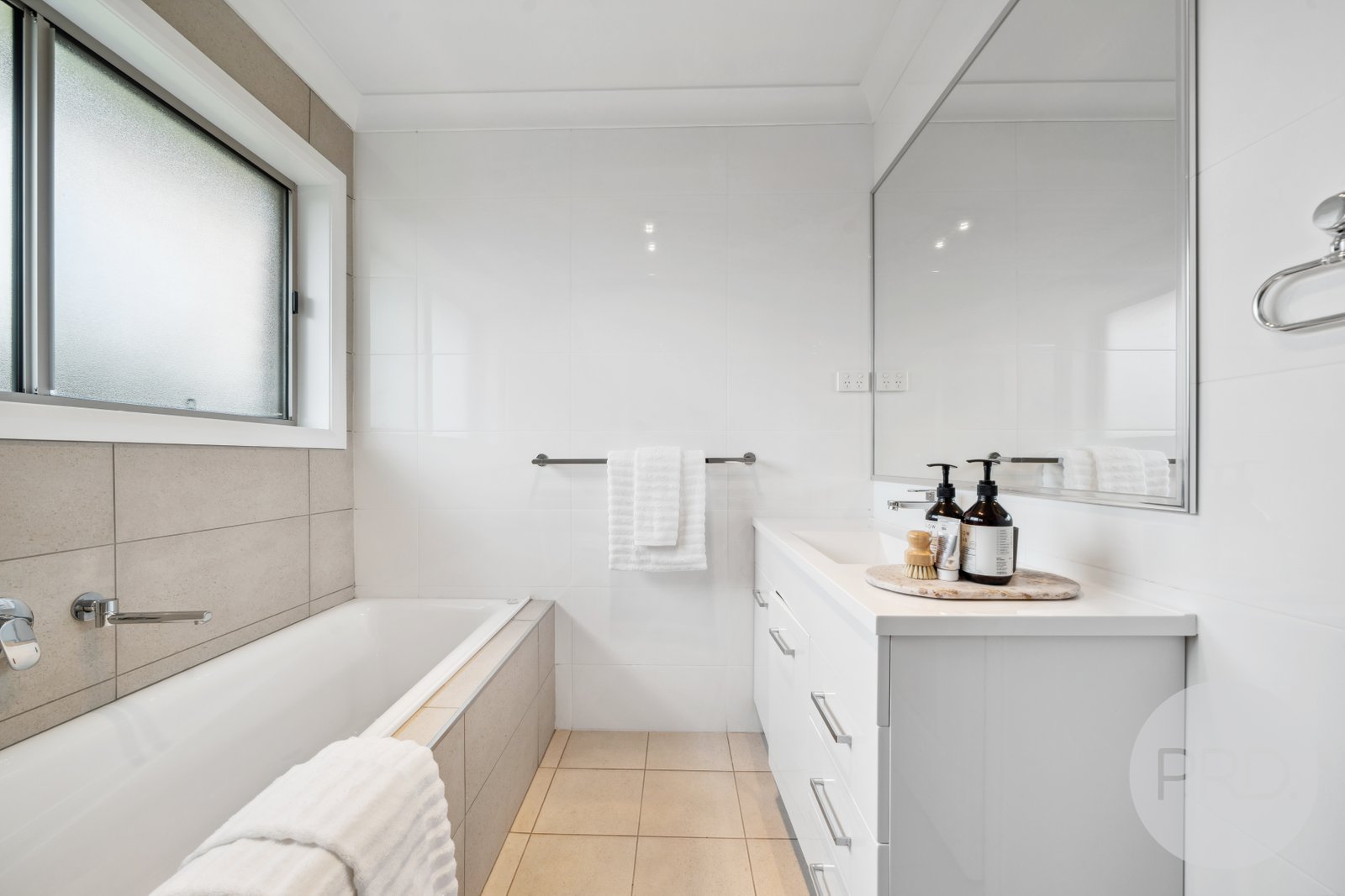 54 Lingiari Drive LLOYD 13