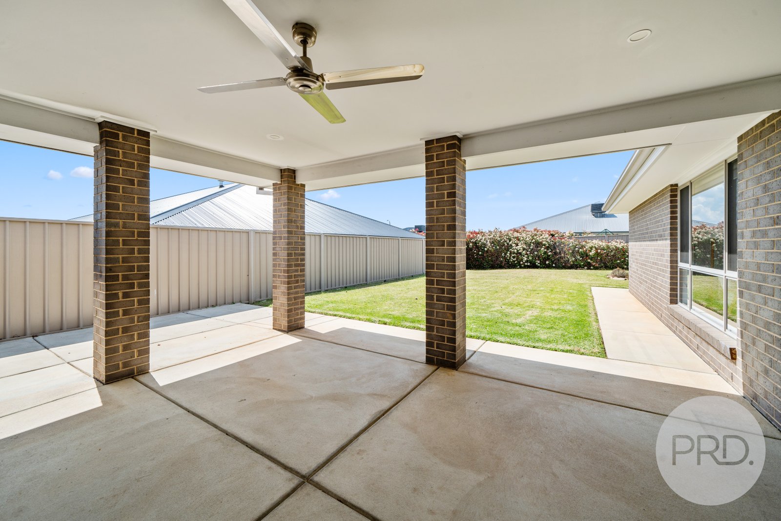 54 Lingiari Drive LLOYD 16