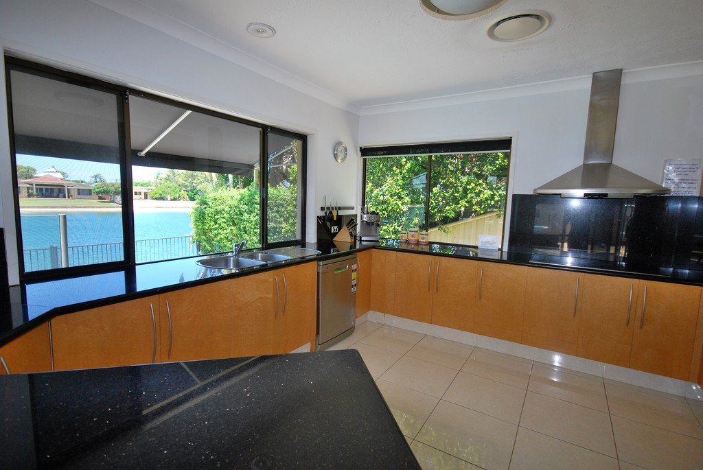 54 Mallawa Drive PALM BEACH 6