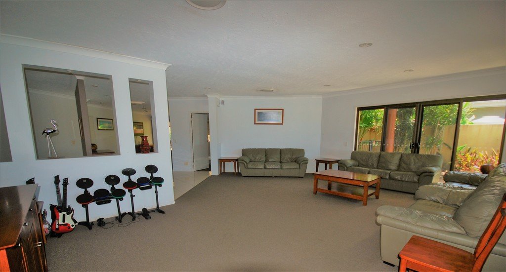 54 Mallawa Drive PALM BEACH 8