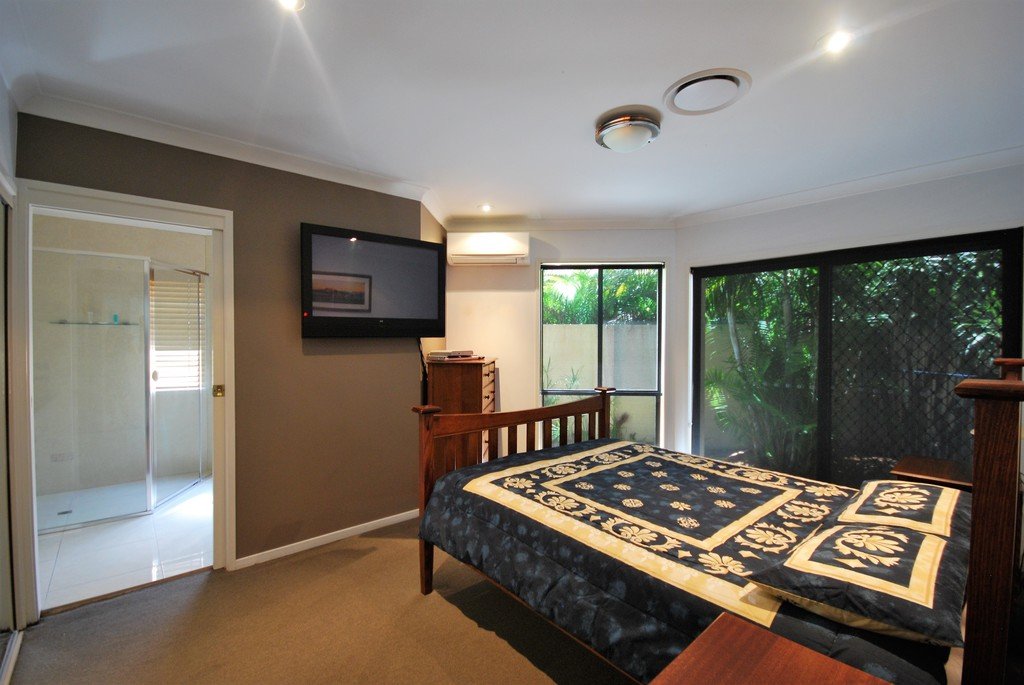 54 Mallawa Drive PALM BEACH 9