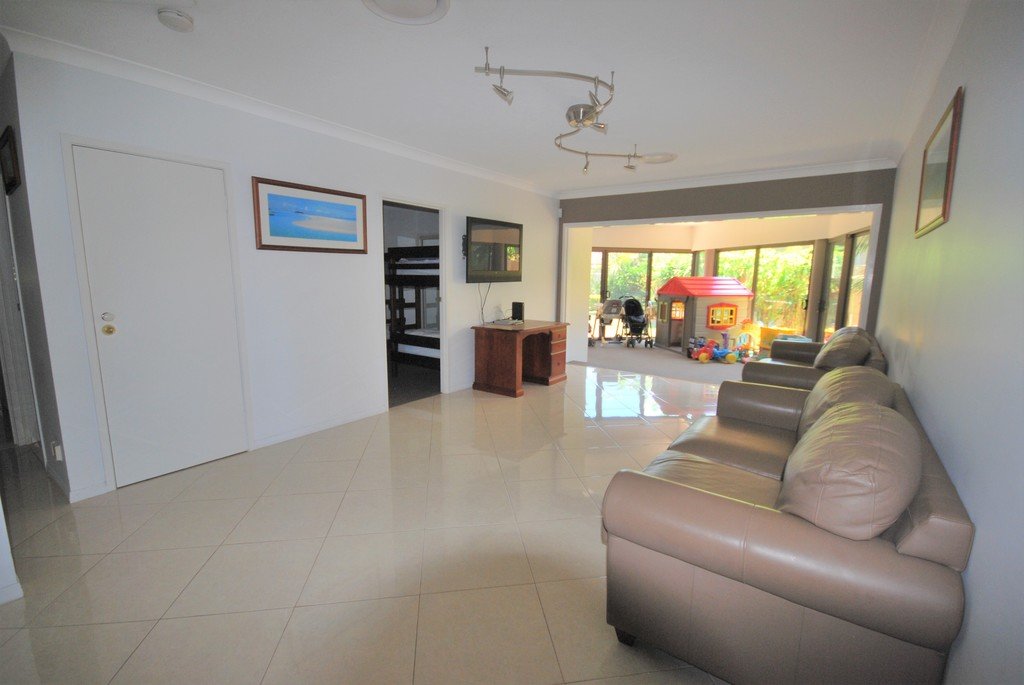54 Mallawa Drive PALM BEACH 10