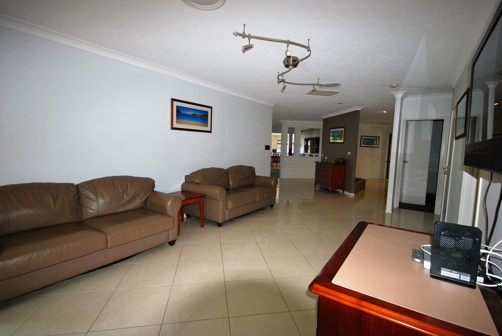 54 Mallawa Drive PALM BEACH 11