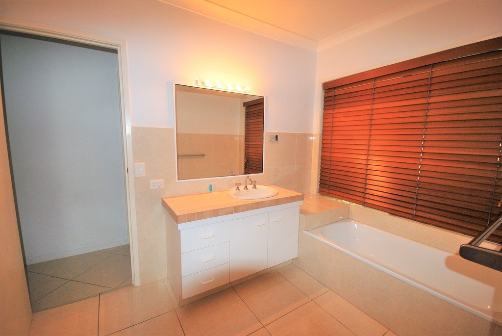 54 Mallawa Drive PALM BEACH 14
