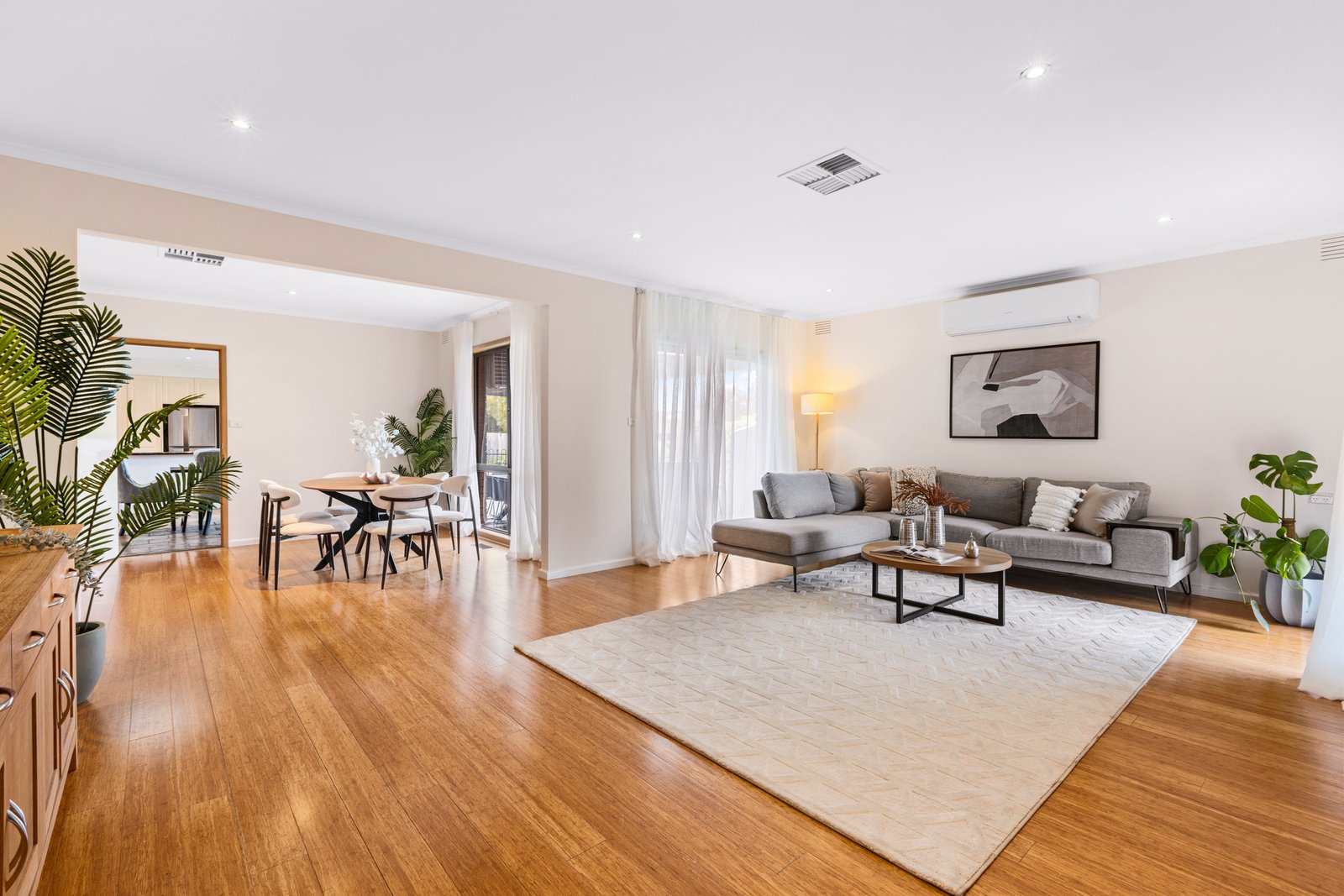 Gallery: 54 Mannering Drive