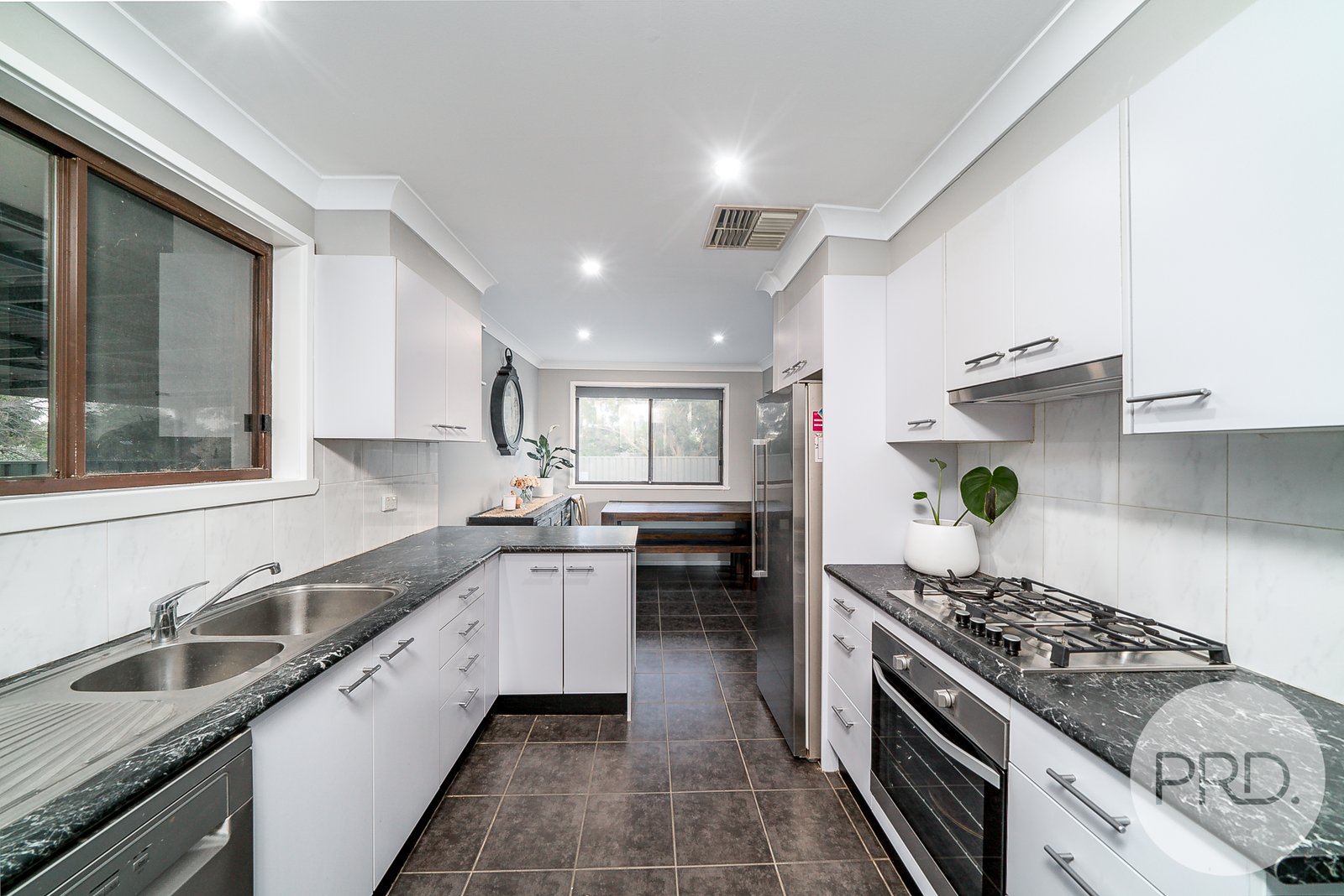 54 Maple Road LAKE ALBERT 2