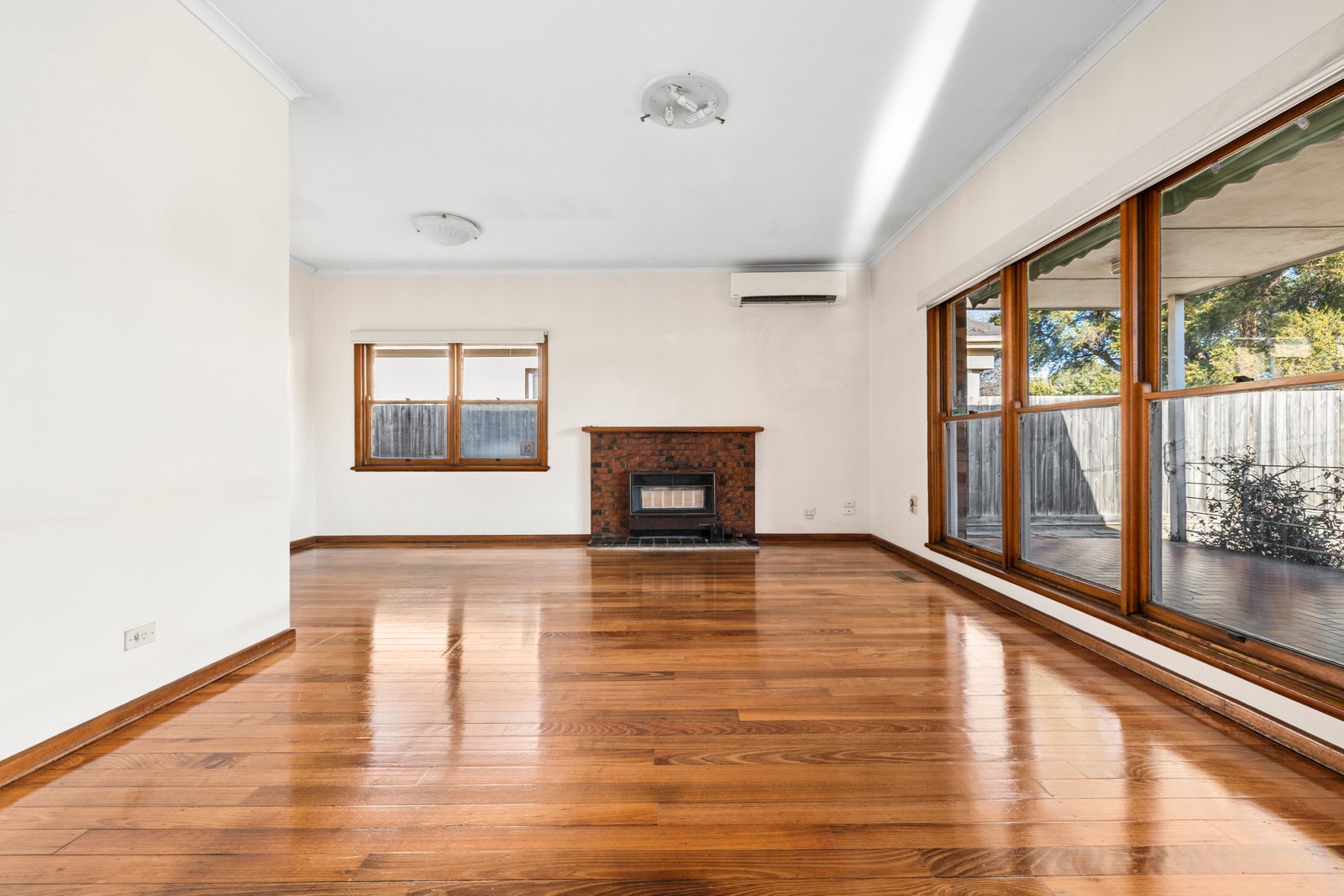 Gallery: 54 Marlborough Street