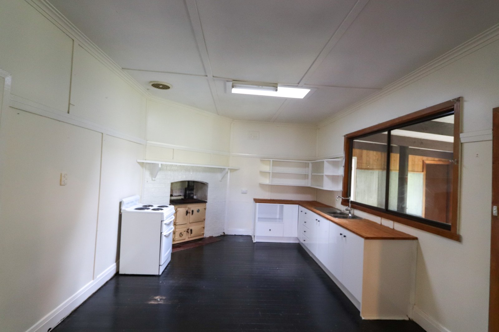 54 Mate Street TUMBARUMBA 3