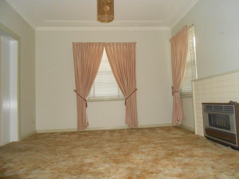 54 Mathews Street TAMWORTH 5