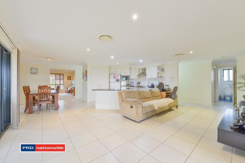 54 Milburn Road TAMWORTH 3