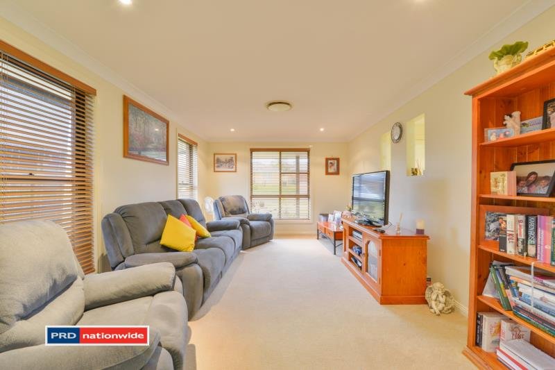 54 Milburn Road TAMWORTH 4