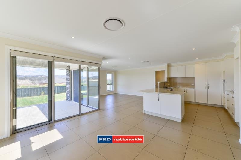 54 Semillon Drive TAMWORTH 7