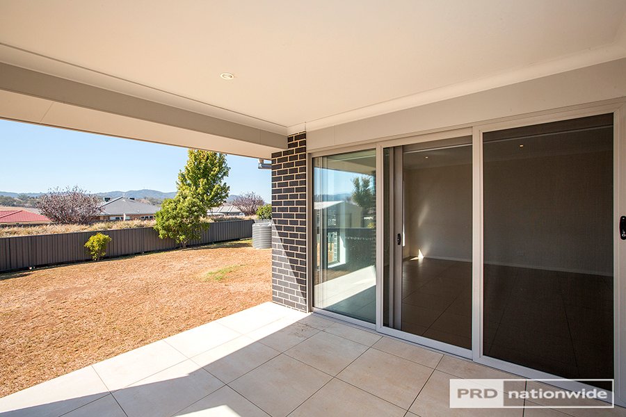 54 Semillon Drive TAMWORTH 2