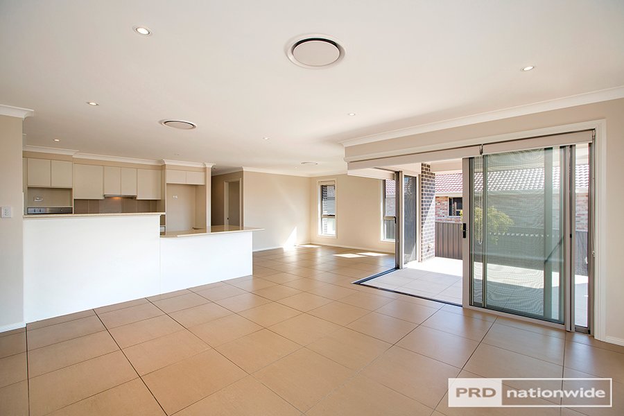 54 Semillon Drive TAMWORTH 9