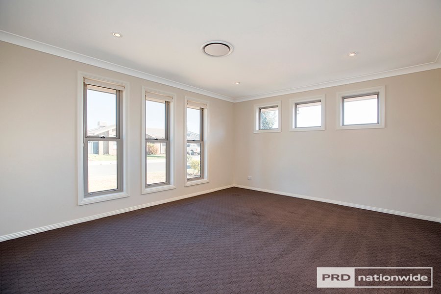 54 Semillon Drive TAMWORTH 10