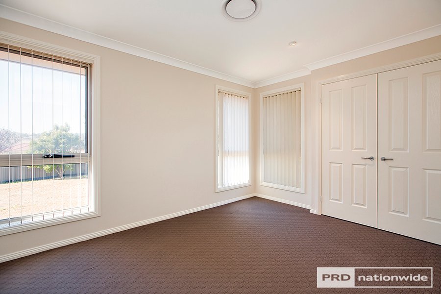 54 Semillon Drive TAMWORTH 14