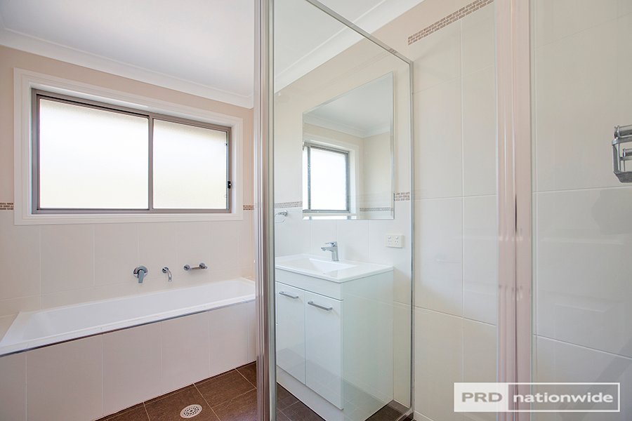 54 Semillon Drive TAMWORTH 16