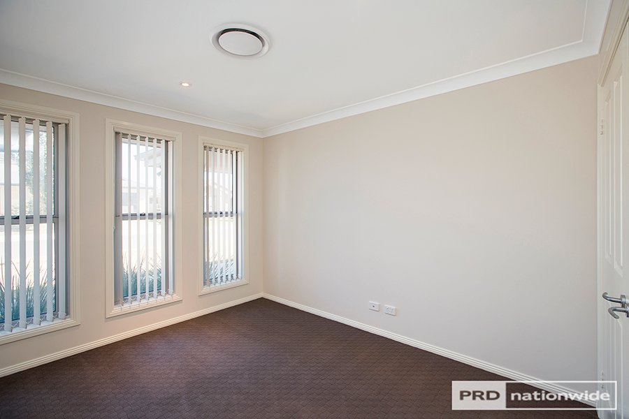 54 Semillon Drive TAMWORTH 17