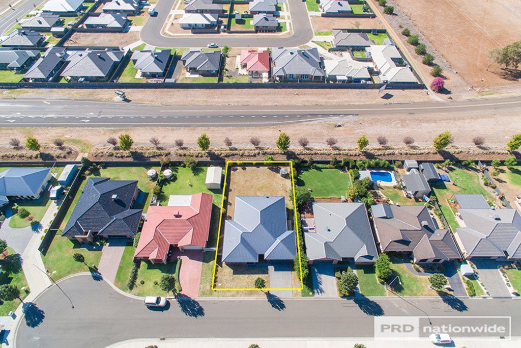 54 Semillon Drive TAMWORTH 21