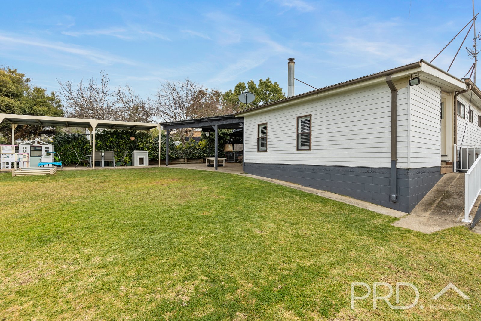 54 Simpson Street TUMUT 14