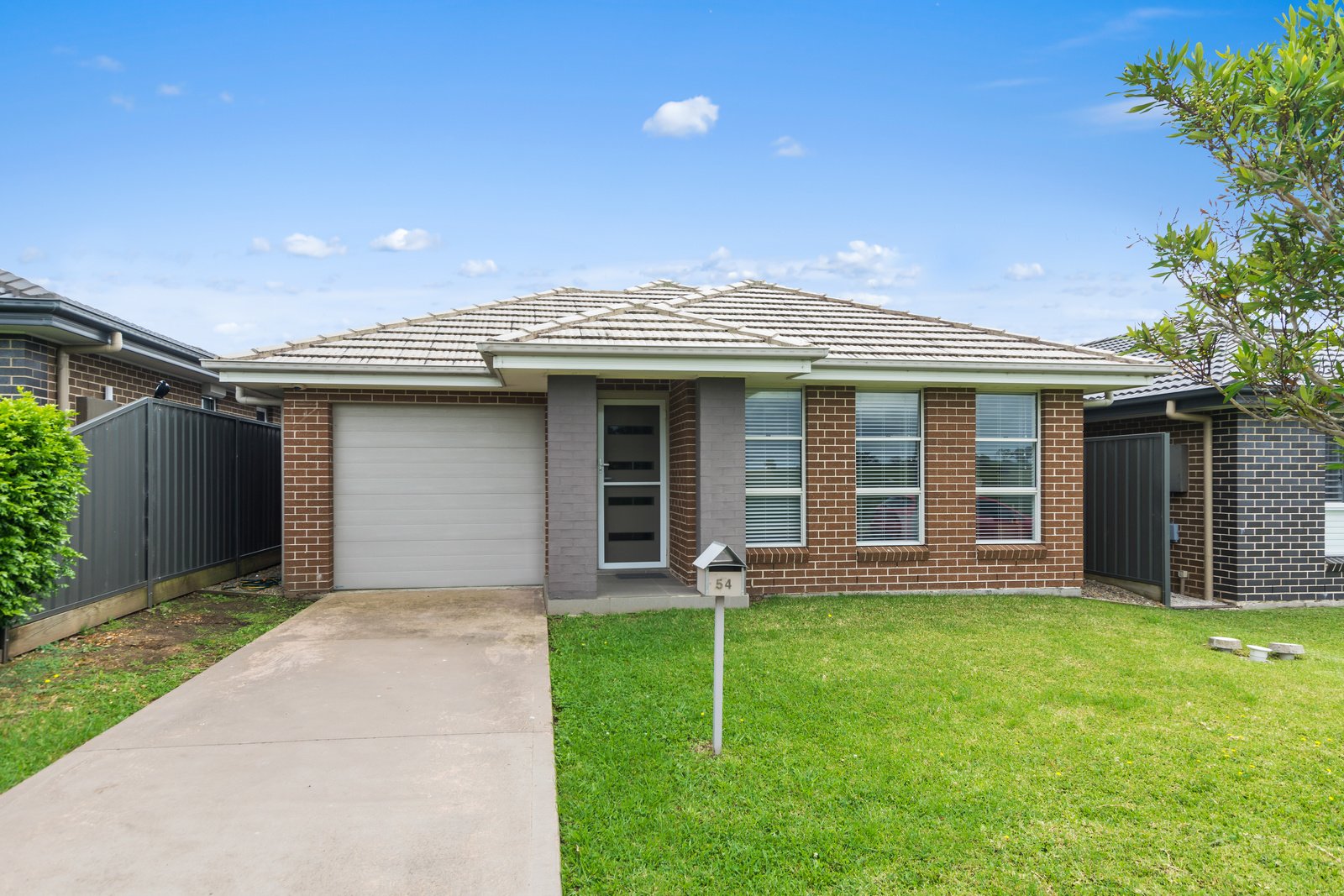 54 Stockyard Cr  HORSLEY 1