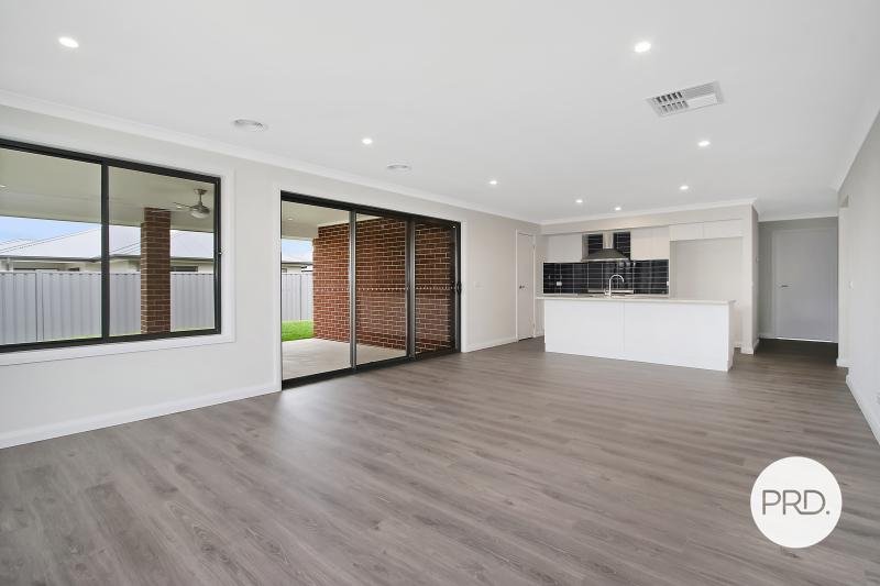 54 Swindon Way THURGOONA 2