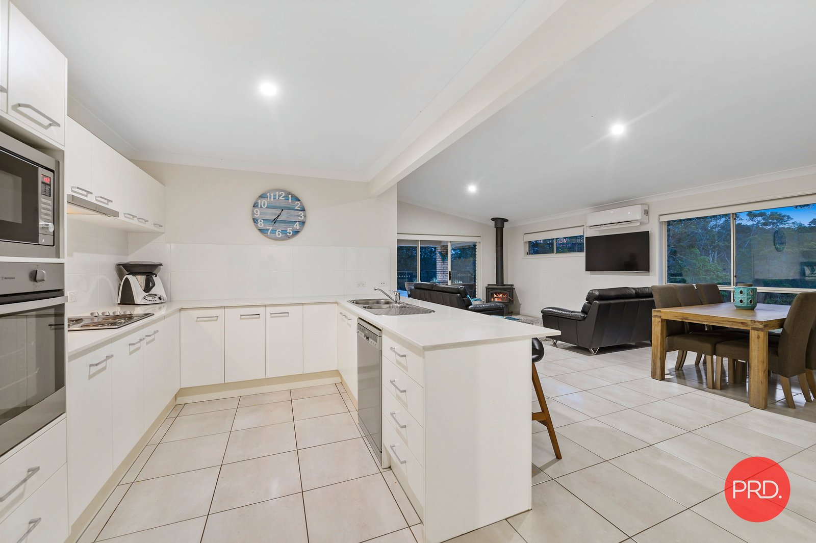 54 Thoroughbred Close NANA GLEN 8