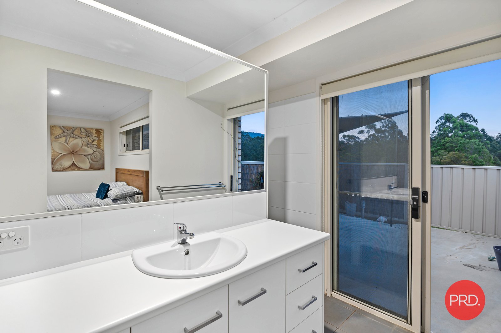 54 Thoroughbred Close NANA GLEN 15