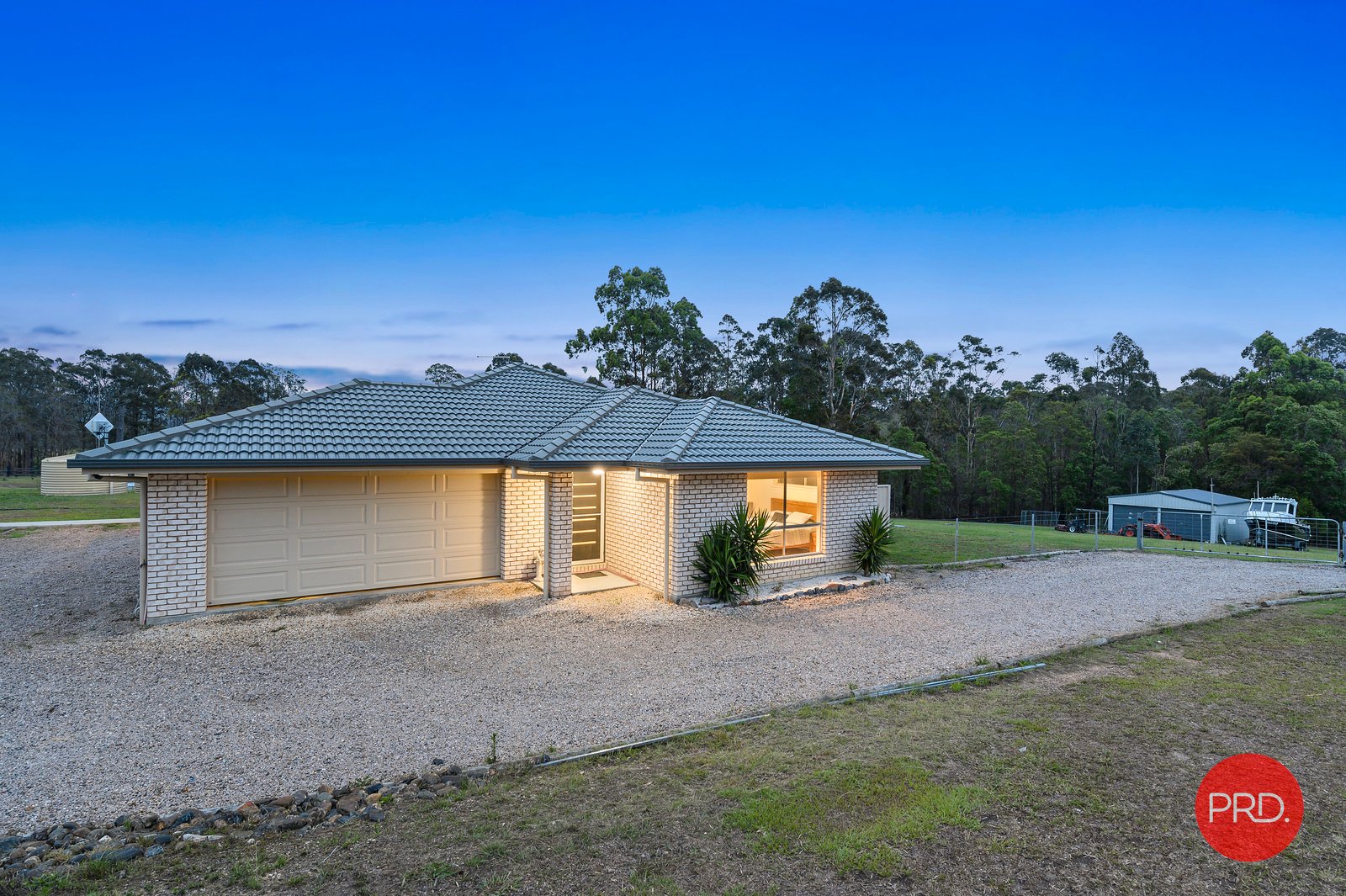 54 Thoroughbred Close NANA GLEN 25