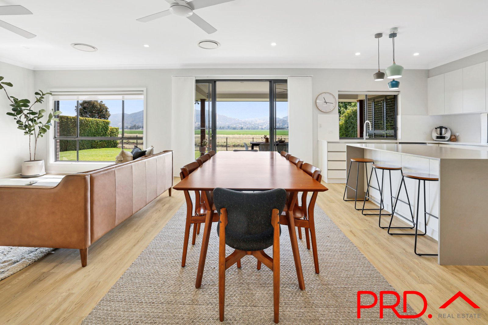 54 Warrah Drive TAMWORTH 16