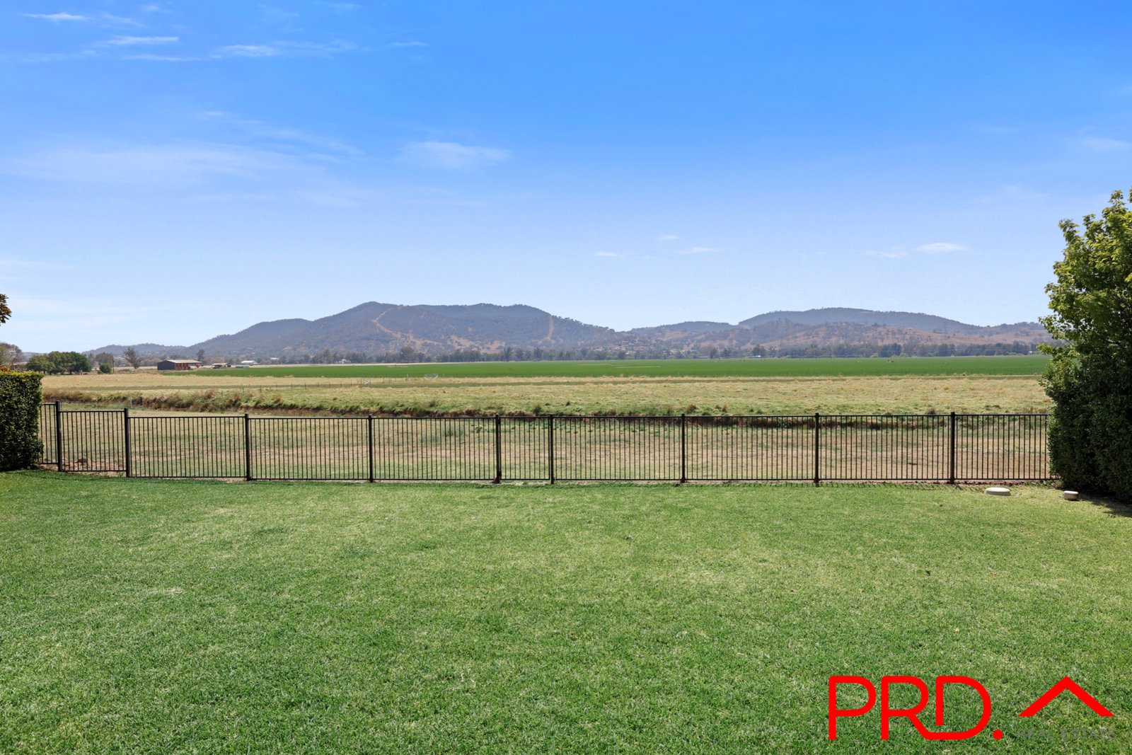 54 Warrah Drive TAMWORTH 18