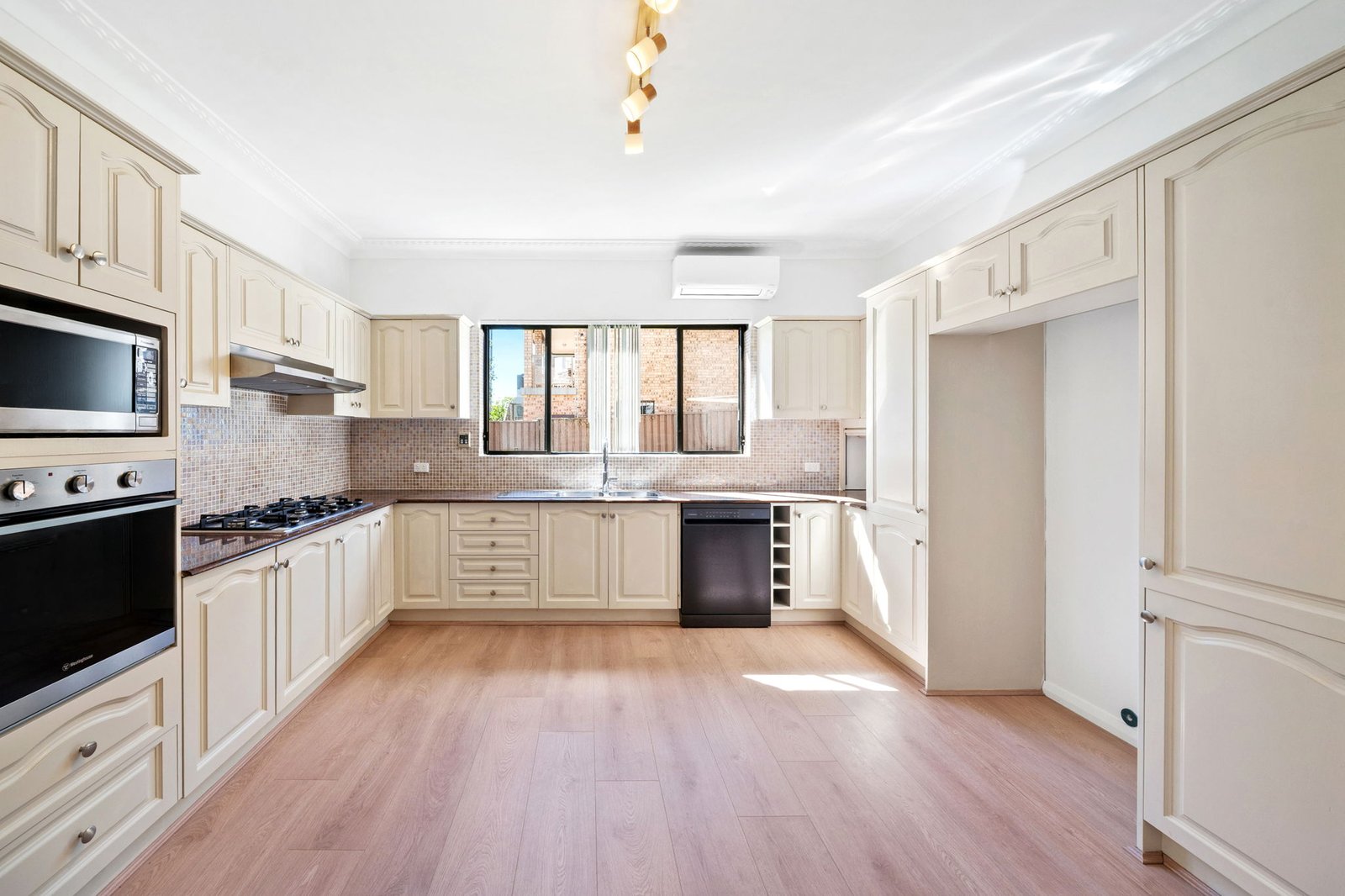 54 Weston Road HURSTVILLE 8