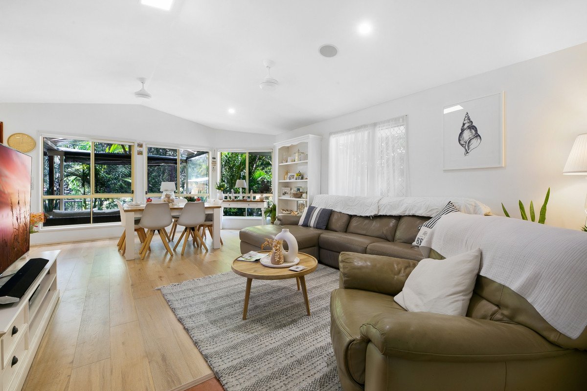 54 Wonga Street Burleigh Heads 9
