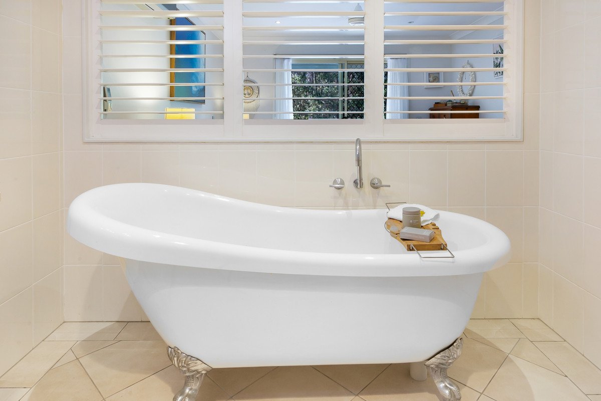 54 Wonga Street Burleigh Heads 41