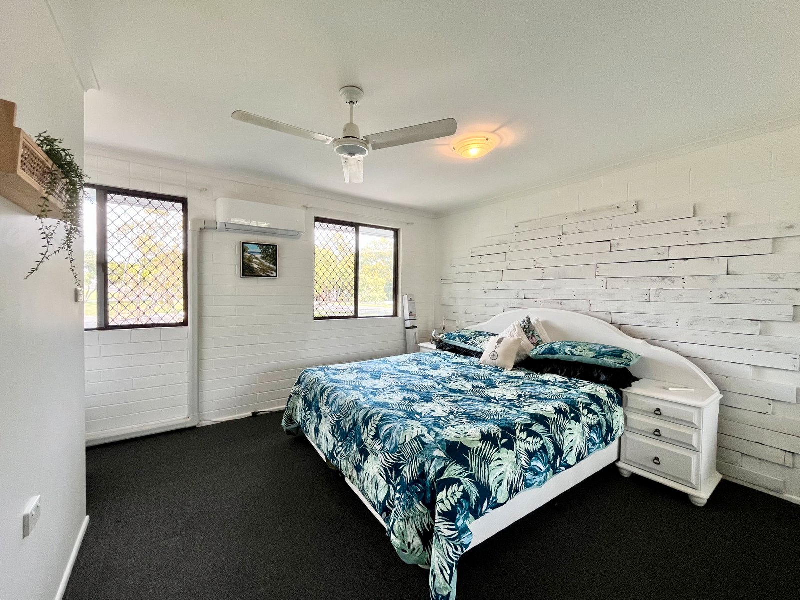 5/4 Wyndham Avenue BOYNE ISLAND 9