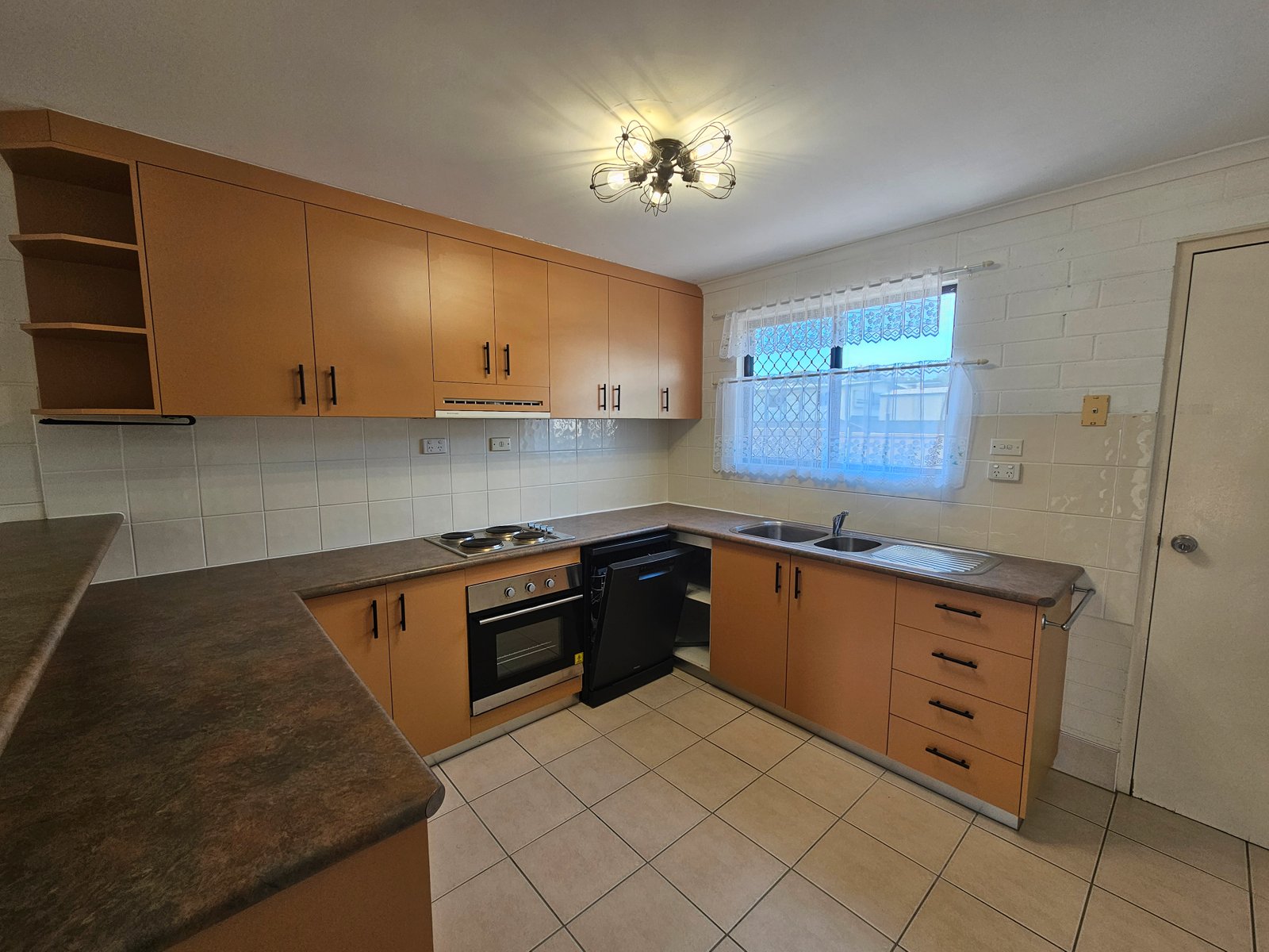 5/4 Wyndham Avenue BOYNE ISLAND 1