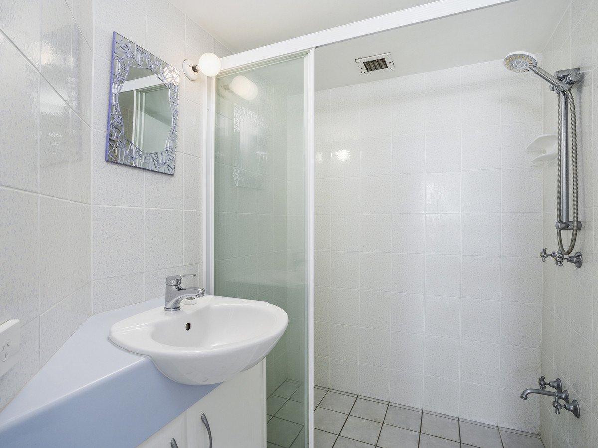 5/40 Marine Parade MIAMI 9