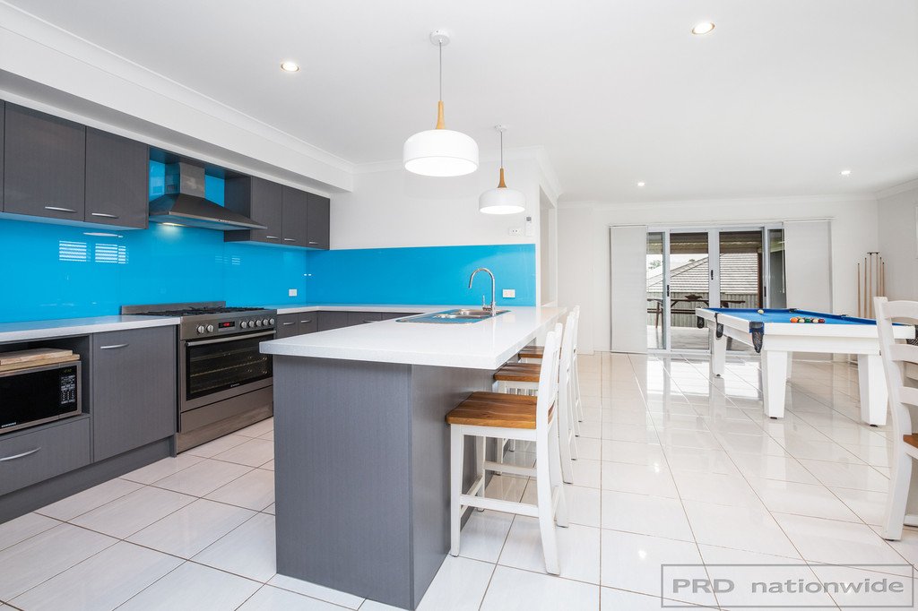 540 Oakhampton Road ABERGLASSLYN 5