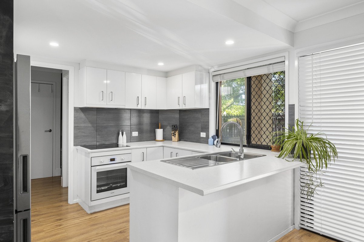 54/1 Warbler Parade VARSITY LAKES 2