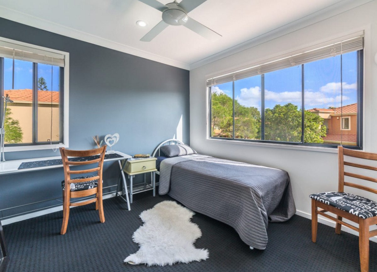 54/1 Warbler Parade VARSITY LAKES 6