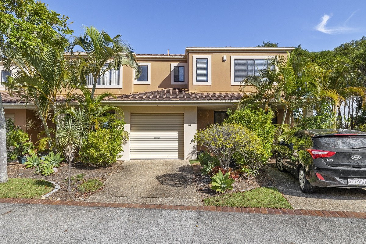 54/1 Warbler Parade VARSITY LAKES 8