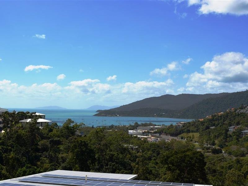 54/15 Flame Tree Court AIRLIE BEACH 2