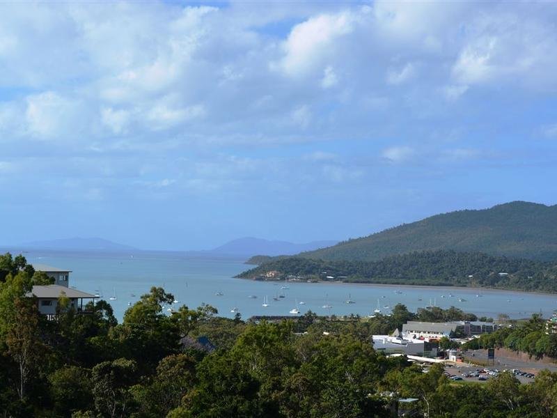 54/15 Flame Tree Court AIRLIE BEACH 10